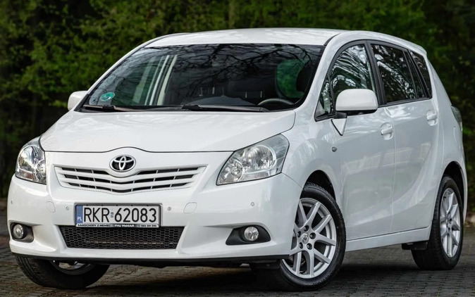 Toyota Verso cena 39900 przebieg: 139000, rok produkcji 2012 z Krosno małe 667